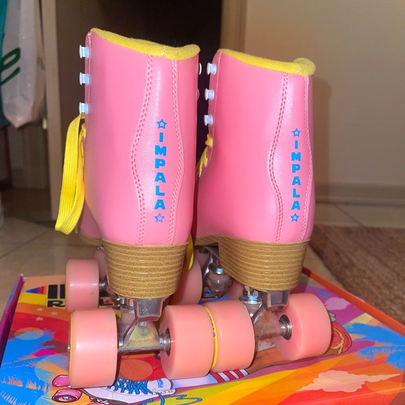 💫 Impala Roller Skates 🛼 - Picture 2 of 3